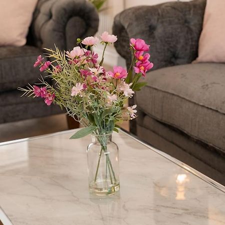 Prenton House, 3Br Close To Liverpool バーケンヘッド エクステリア 写真
