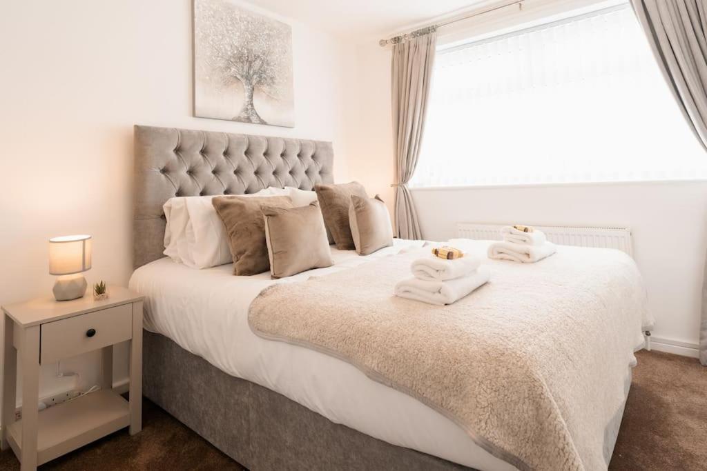 Prenton House, 3Br Close To Liverpool バーケンヘッド エクステリア 写真